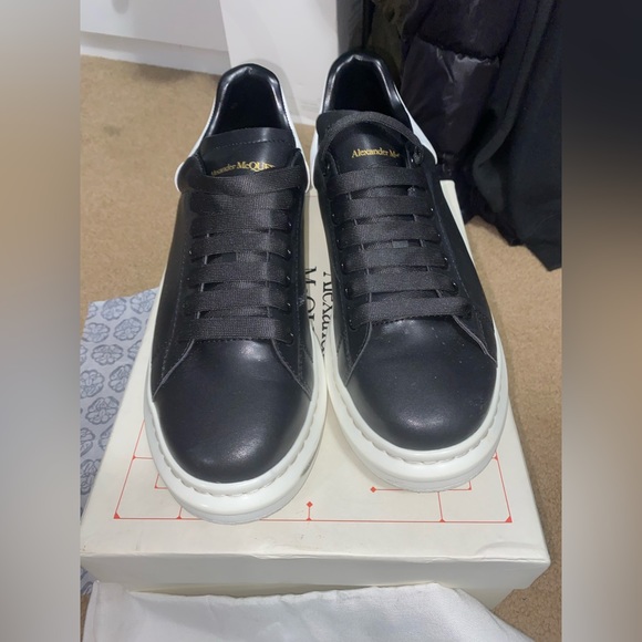 Size 44 (US men's 9.5) Alexander McQueens - Picture 2 of 8